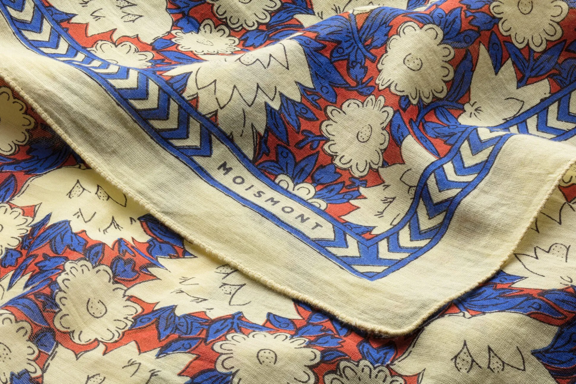 Halstuch N°680 floral, Natur-Blau-Rot