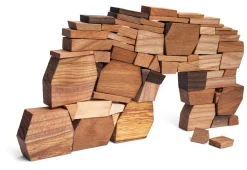 Holzbausteine Mauerspiel