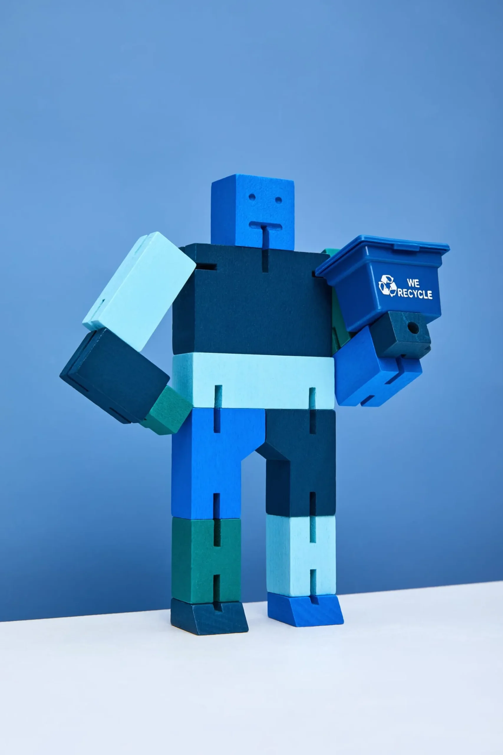 Holzfigur Cubebot