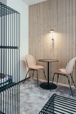 Regal Panton Wire Single