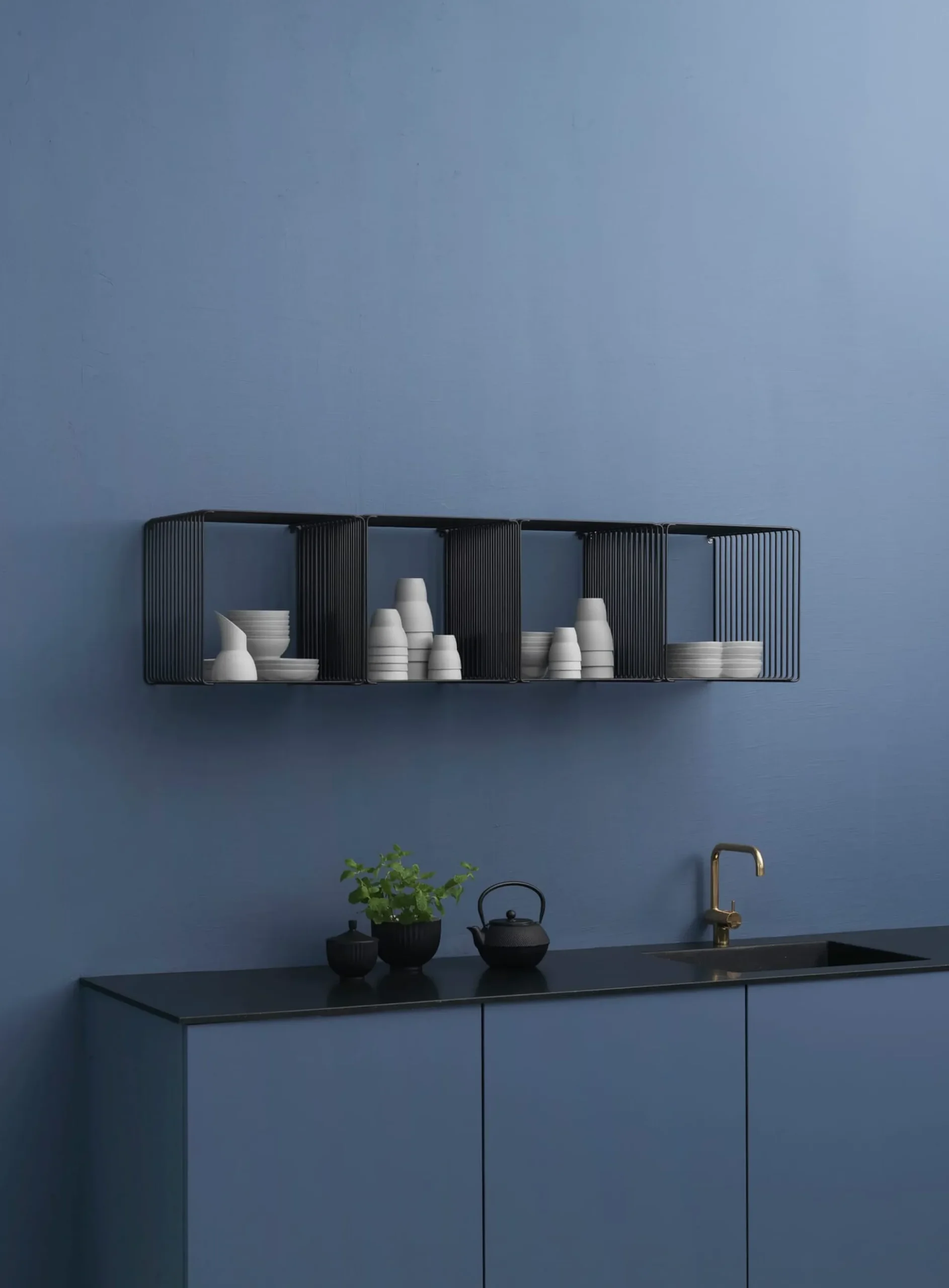 Regal Panton Wire Single